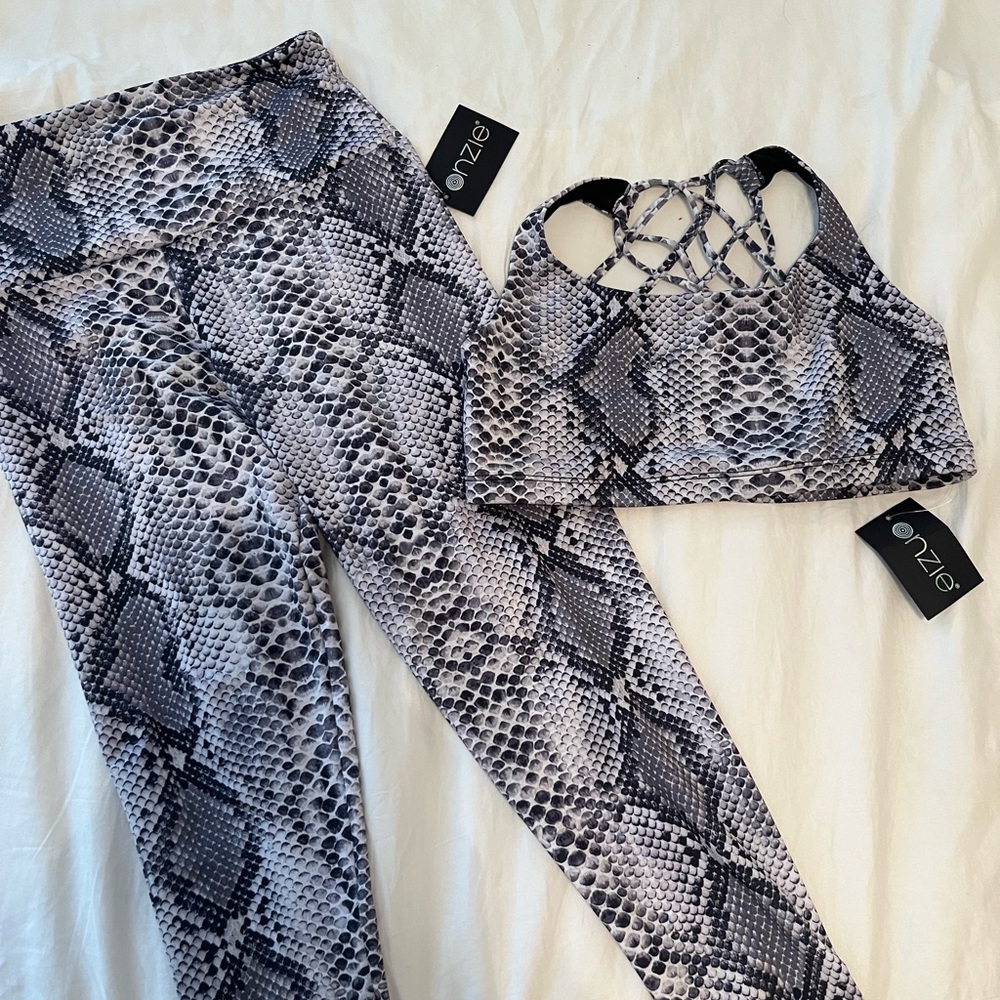 Onzie Snake Print Sports Bra and Leggings Set - Black & White